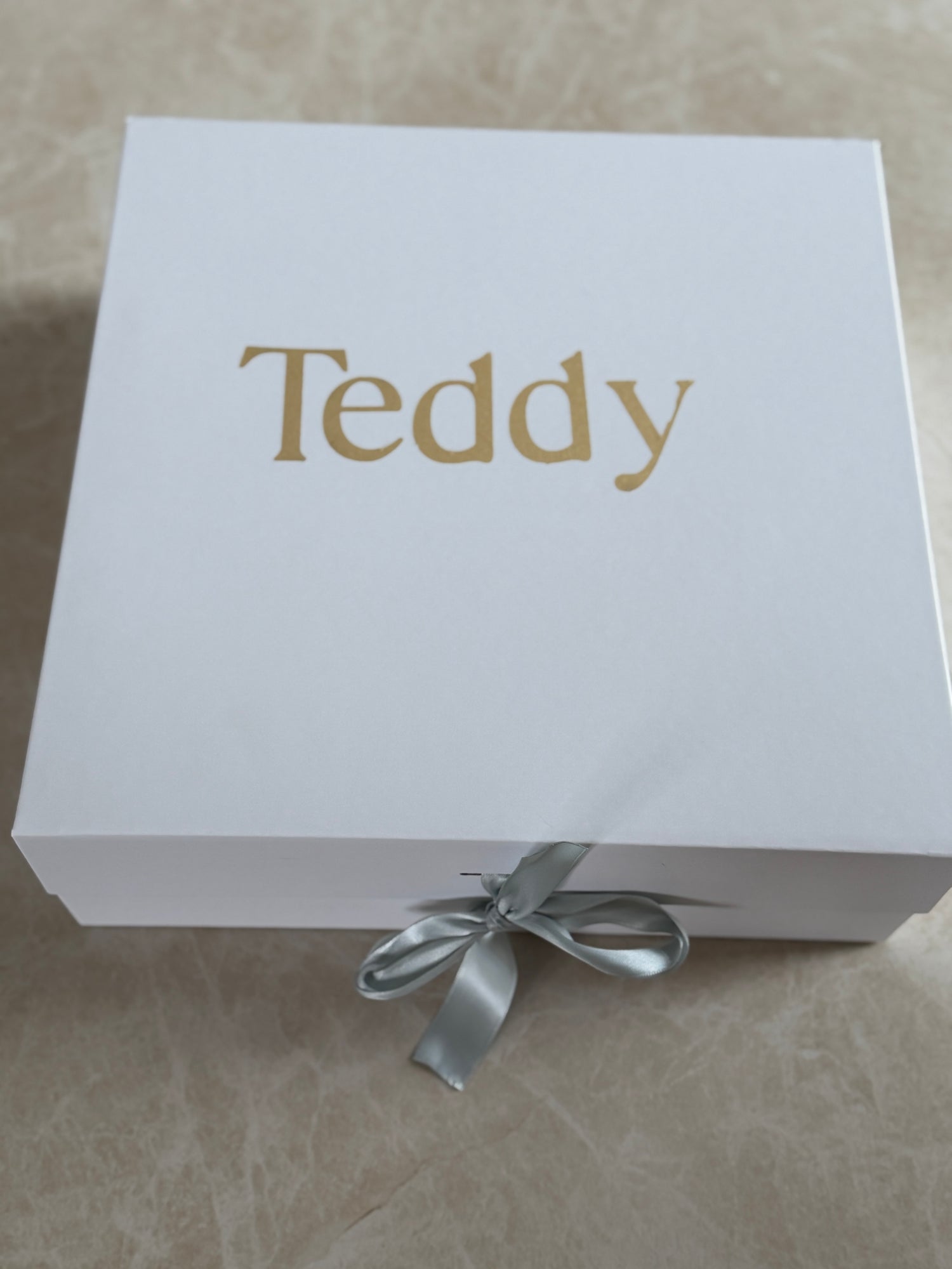 Gift box with ribbon | Personalized with name