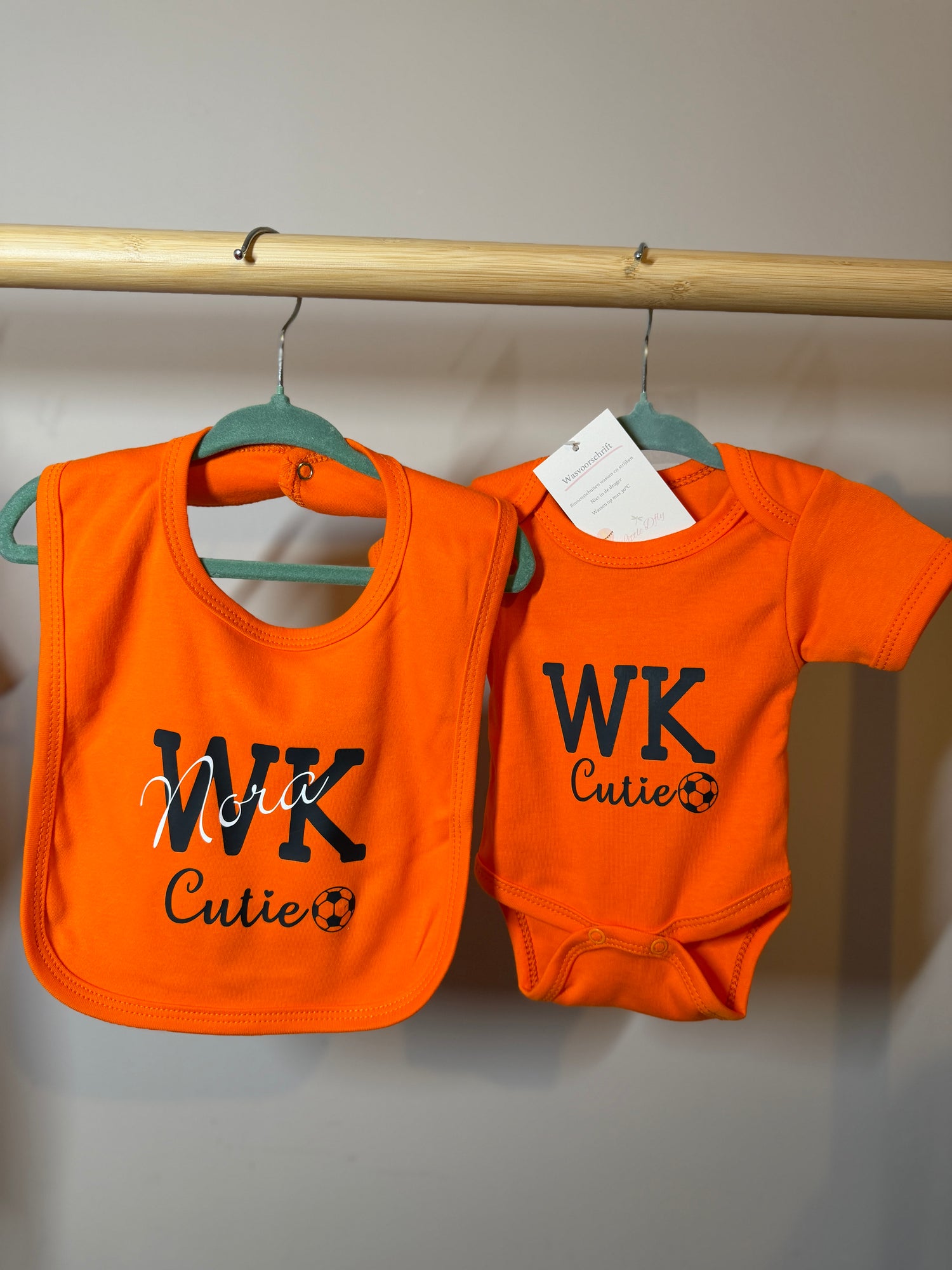 Wk Cutie Romper en Slabber Bundel