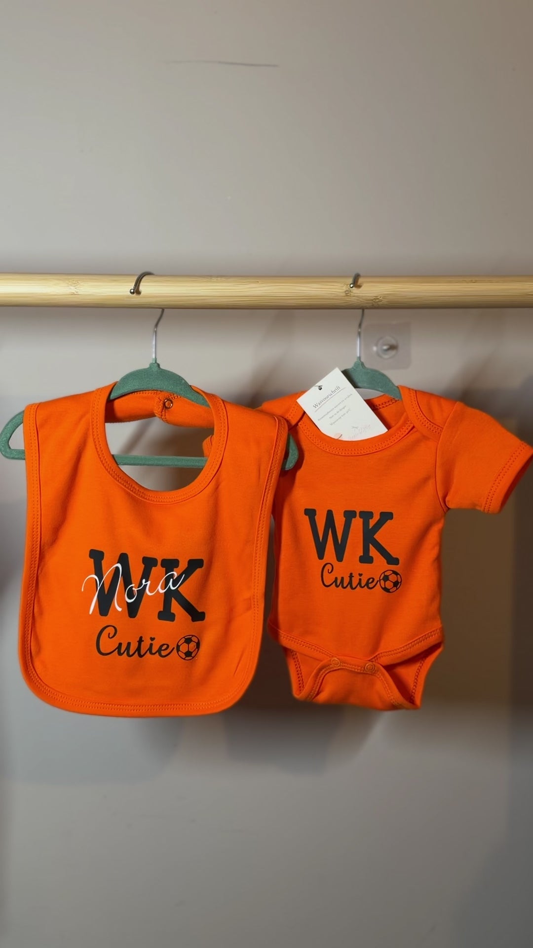 Wk Cutie Romper en Slabber Bundel